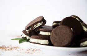 Holiday Recipe Challenge: Chocolate Mint "Oreo" Cookies