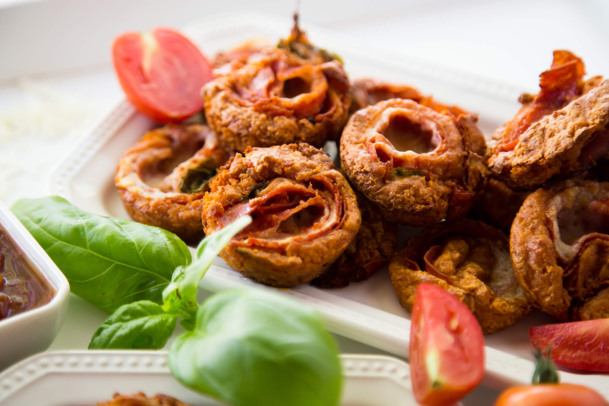 Creamy Tomato Pizza Pinwheels