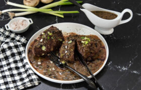 steak with mushroom sauce